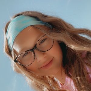 Meet your Posher, Chloe